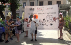 Więcej o: Happening podsumowujący projekt „Kto brzydko pisze, brzydko myśli”